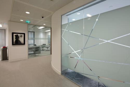 Frameless glass partition system with manifestation