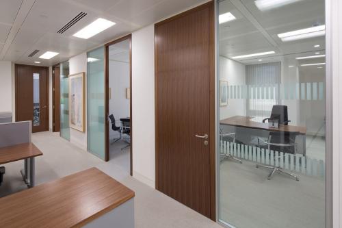 Double glazed frameless partitions